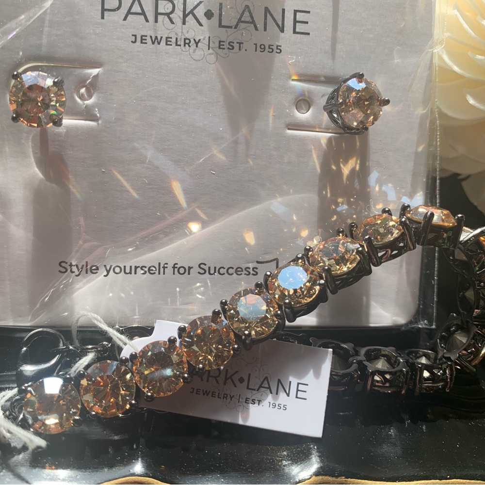 Park Lane “GLOW” Impression Bracelet & Earrings Golden stones SET in hematite. - Picture 9 of 14